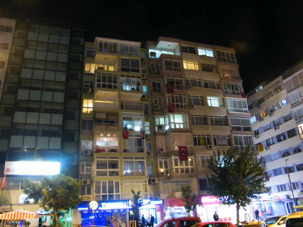 Las fachadas turcas se llenan de banderas 