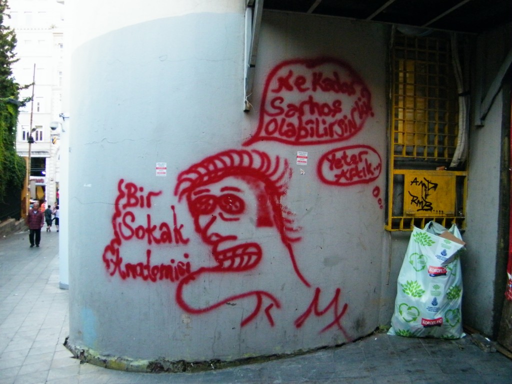 Ciudadanos pintan las paredes de Taksim/ Istanbul. J.M