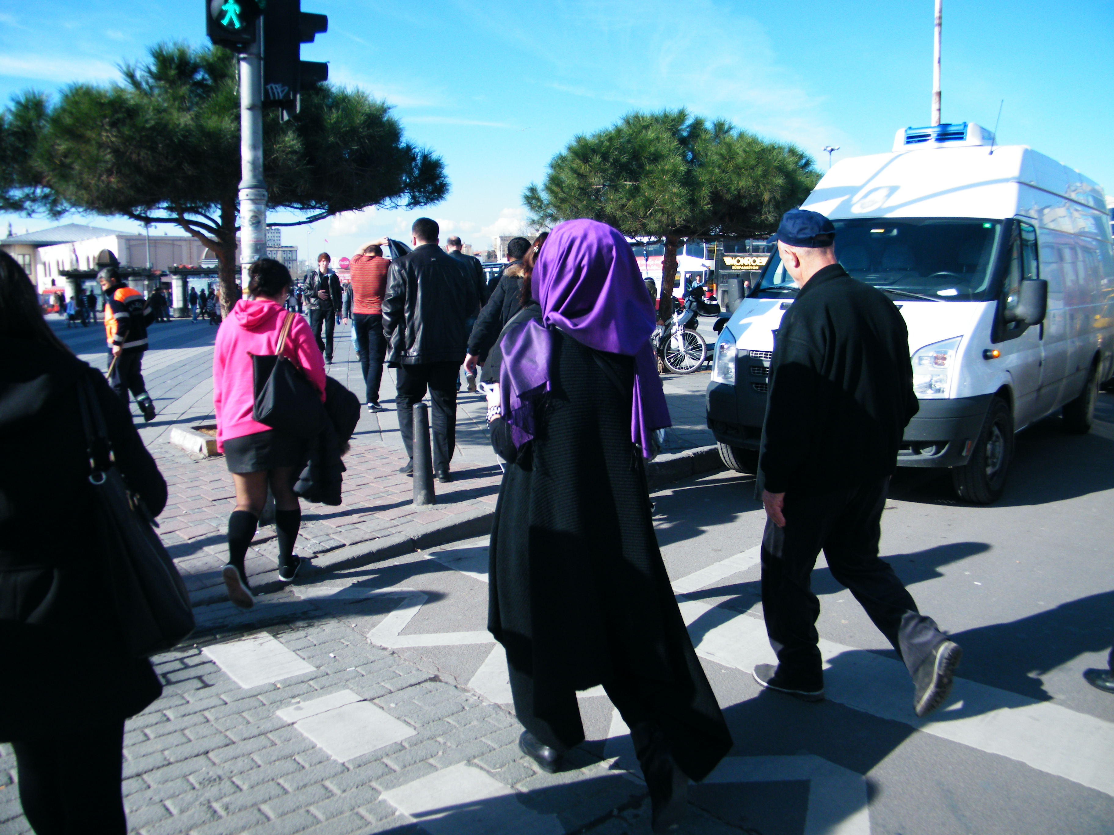 servidor admiración Bloquear Cómo es el Día de la Mujer en Estambul? - Brave Readers