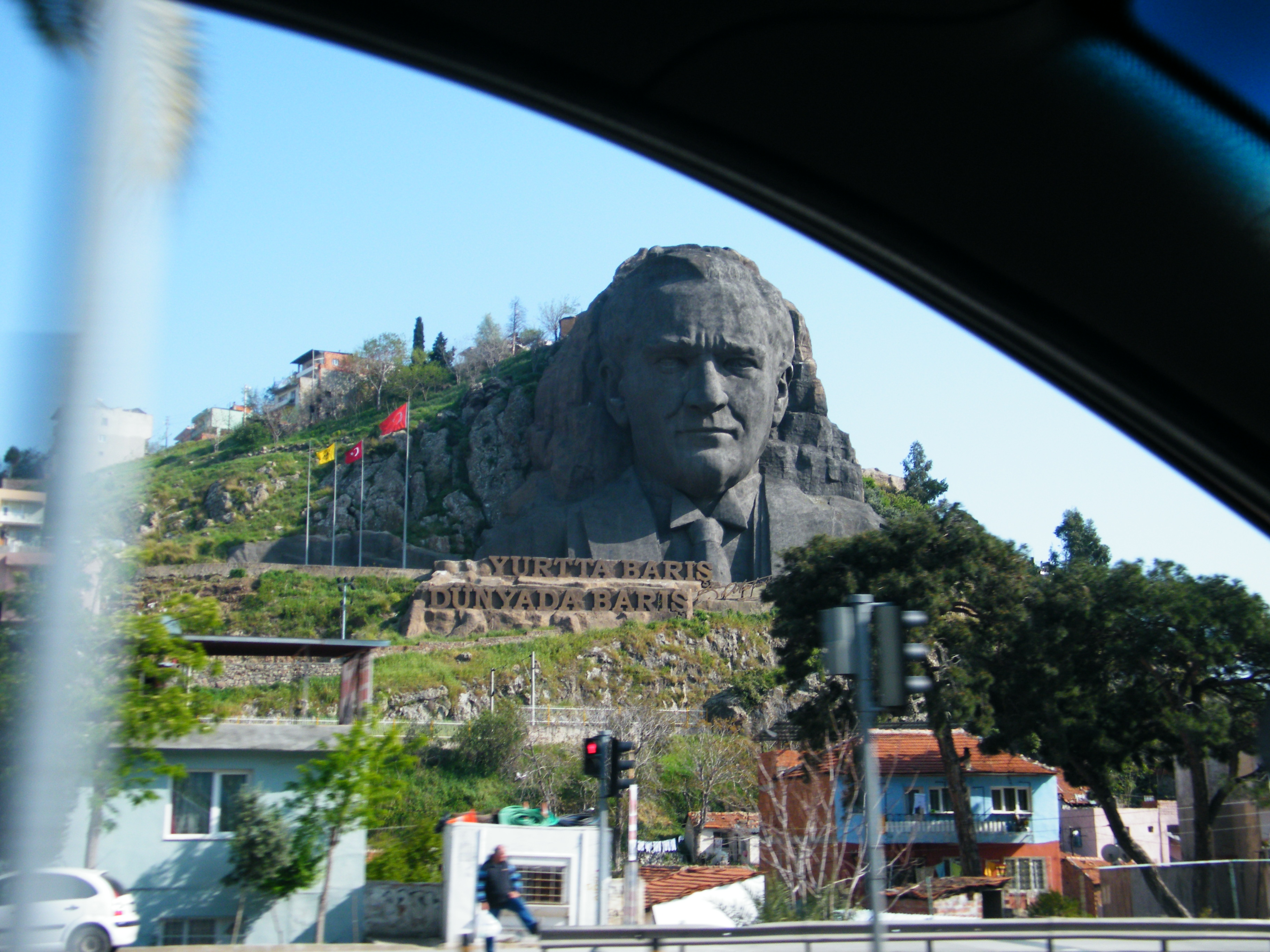 Atatürk tallado en piedra en Izmir
