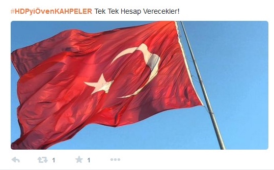 banderas turcas en fotos de perfiles en un ambiente de guerra civil 