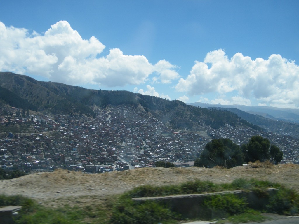 laderas llenas de casas en La Paz 