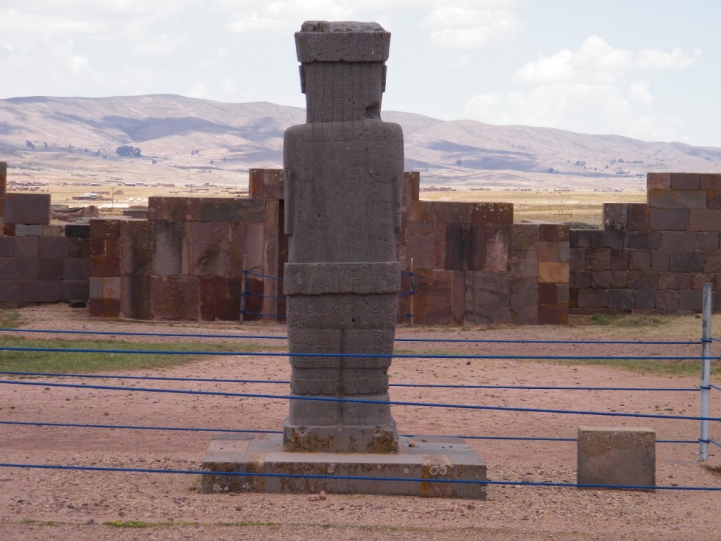 El Monolito Ponce en las ruinas de Tiahunaco en Bolivia 