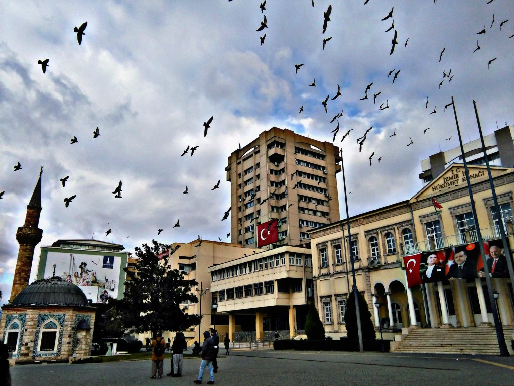pancarta de Atatürk con Erdogán en Izmir. Qué ver y hacer en Izmir 