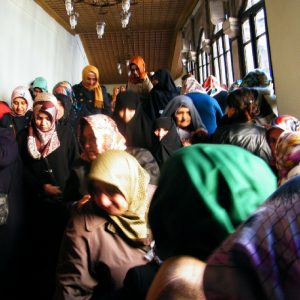 mujeres a la salida de Estambul en Turquía 