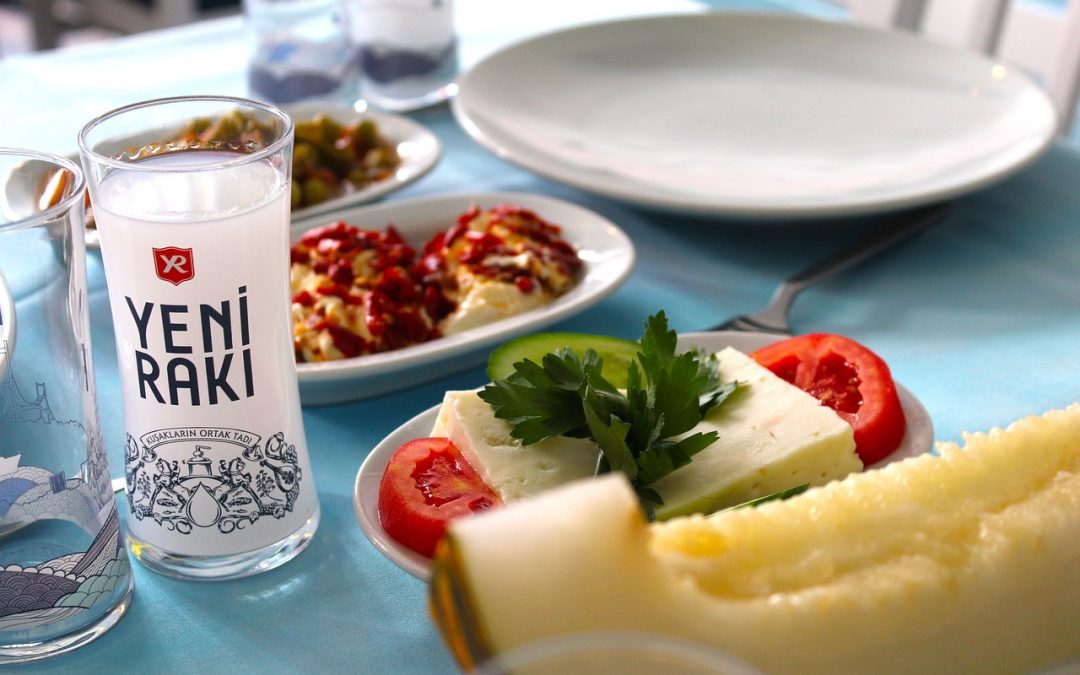 El raki, la bebida alcohólica turca